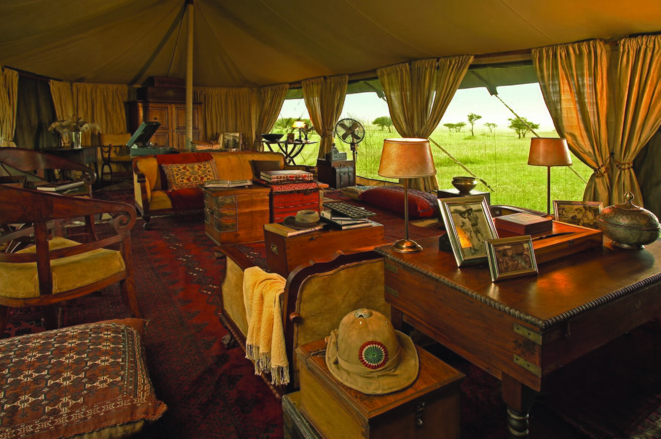 All'interno delle aree comuni del Singita Camp nel Serengeti.