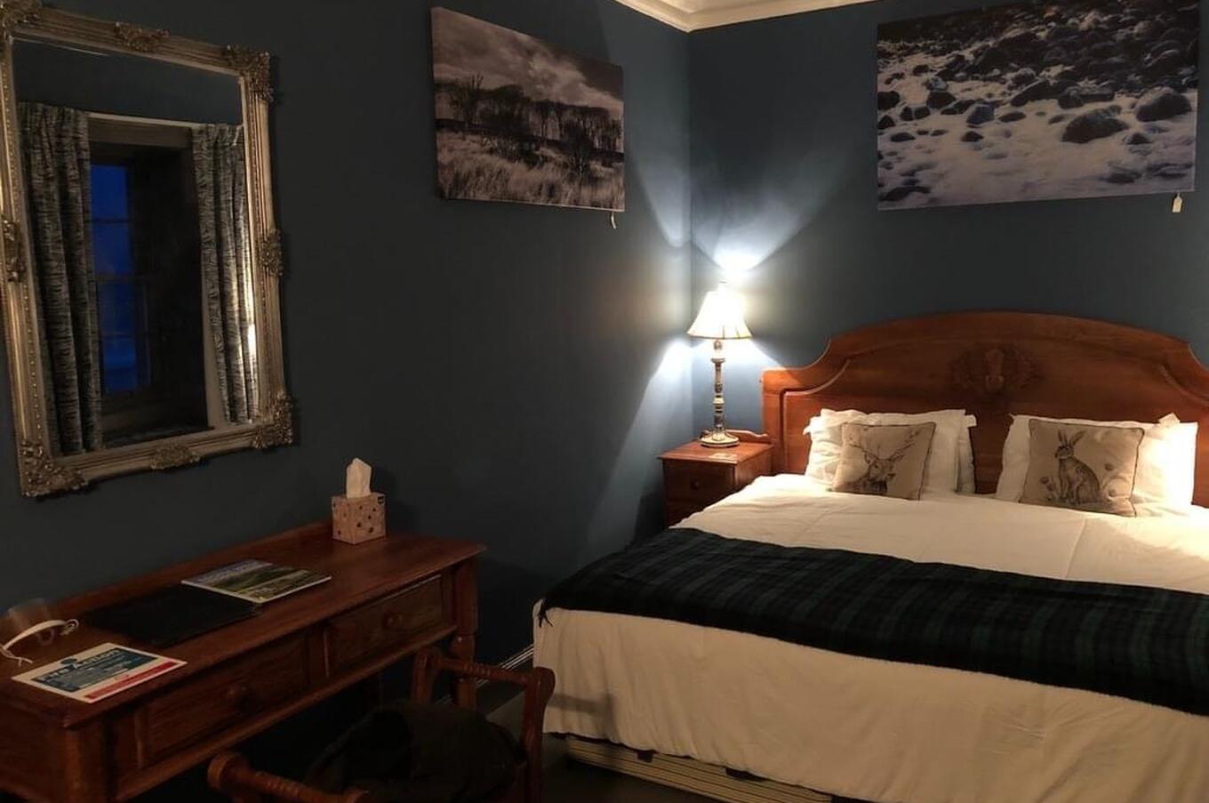 Hotel in una ex casa del guardiano del faro ristrutturata, con alloggi e vista sulla costa scozzese.