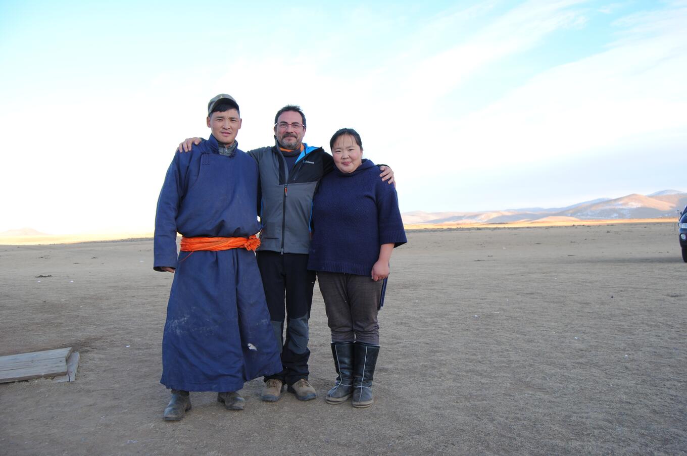 Dopo l'Artico, la Mongolia è la destinazione preferita di Francesc Bailón. In questa foto, con i nomadi del deserto del Gobi.